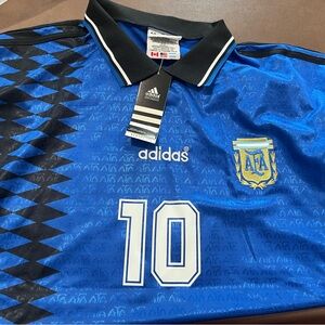Argentina jersey! XL fit more like a Large to me.